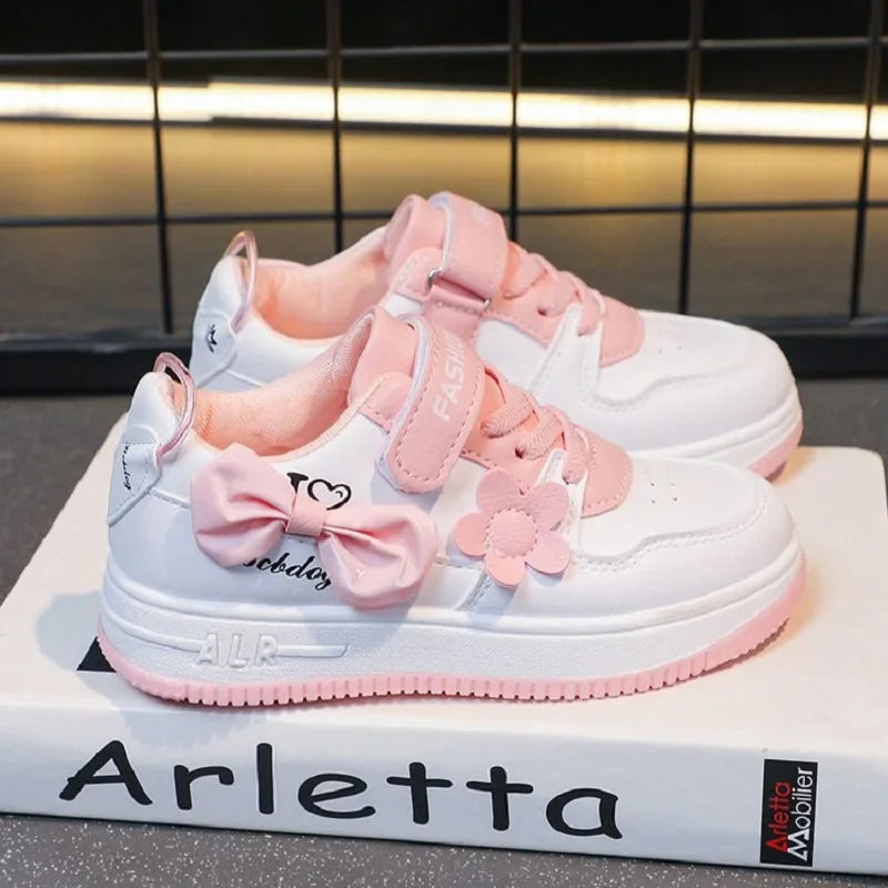 Teenagers outdoor sneakers