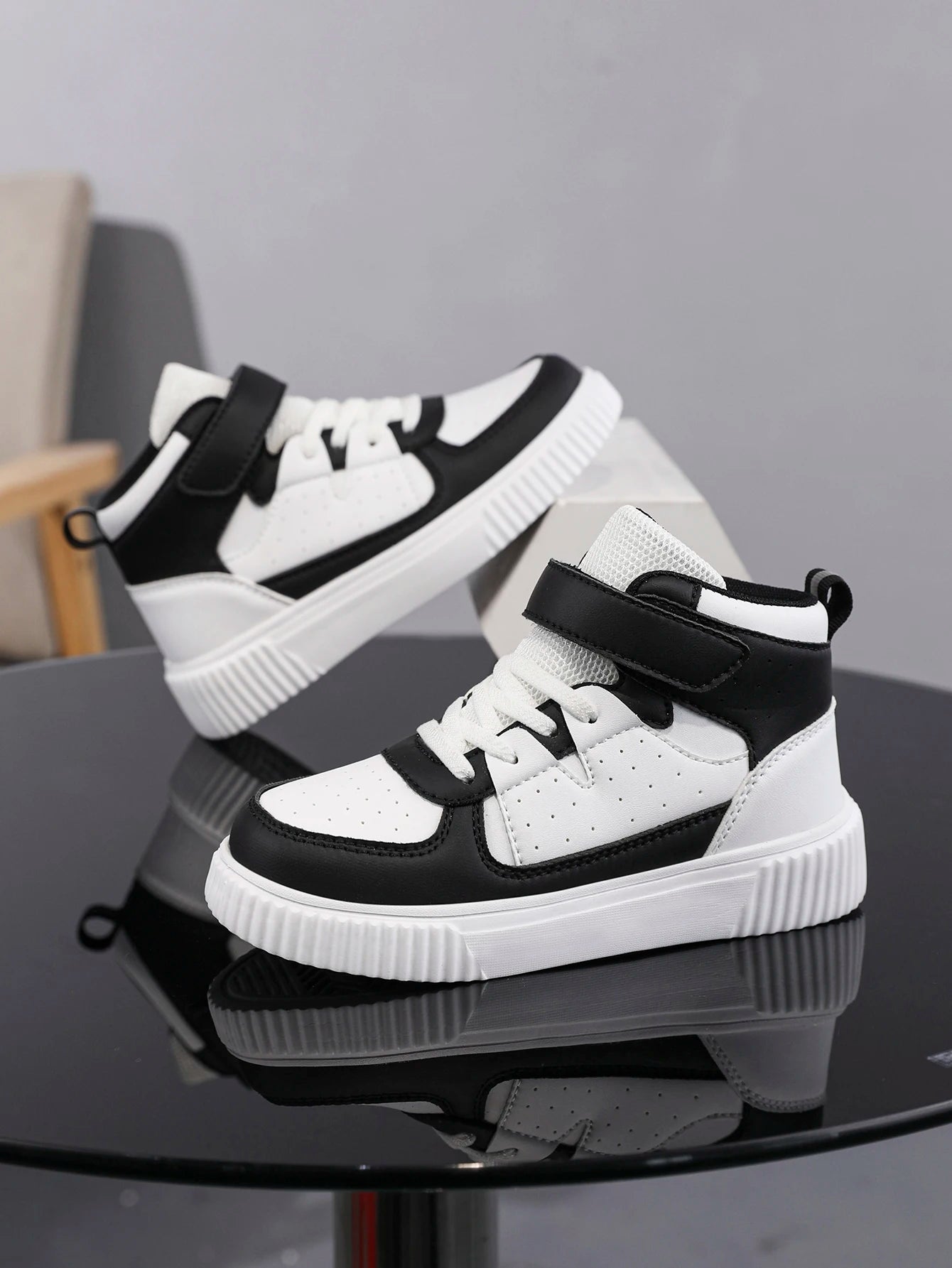 Black and White Color Outdoor All-Match Casual Sneakers