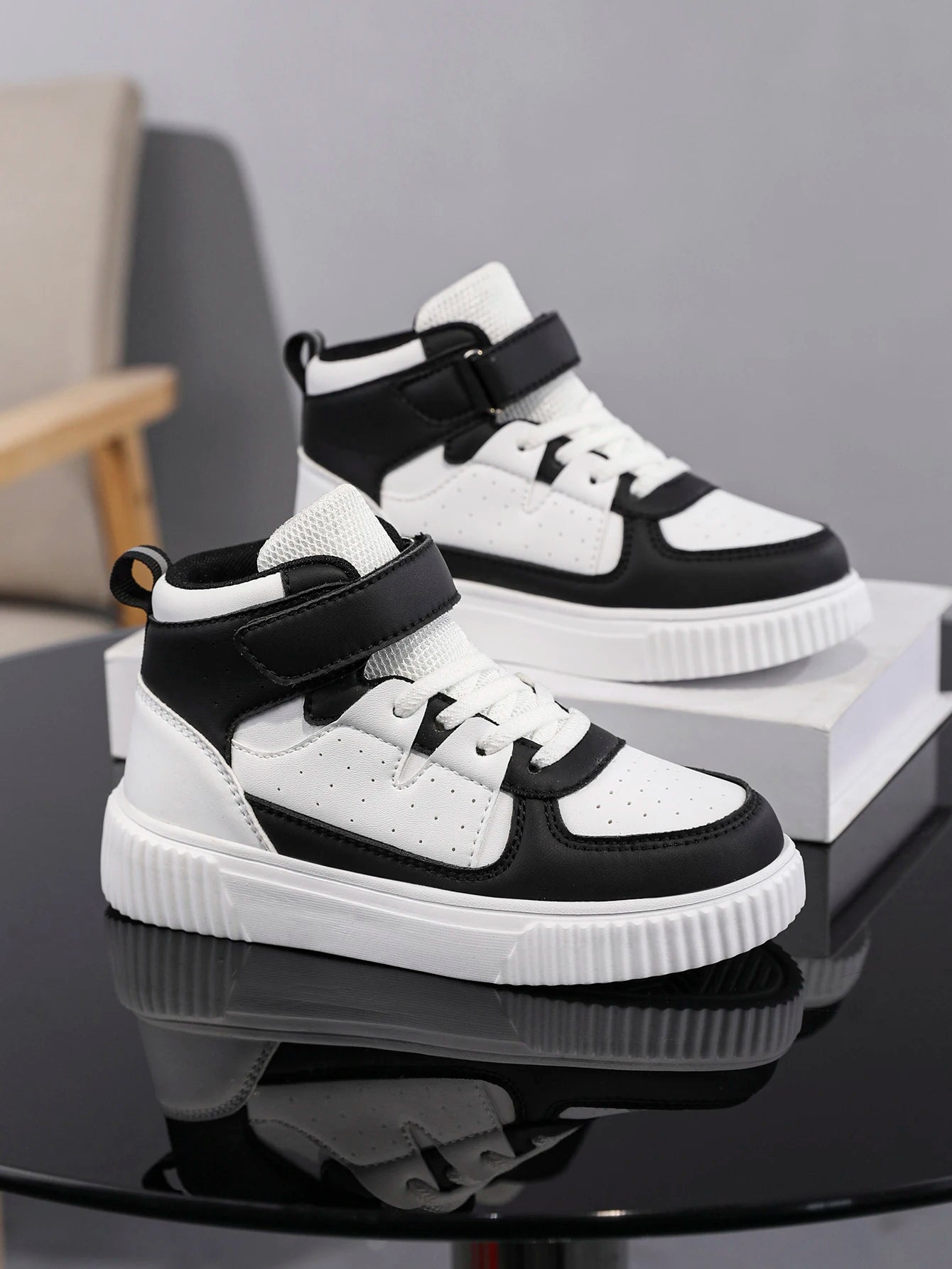 Black and White Color Outdoor All-Match Casual Sneakers