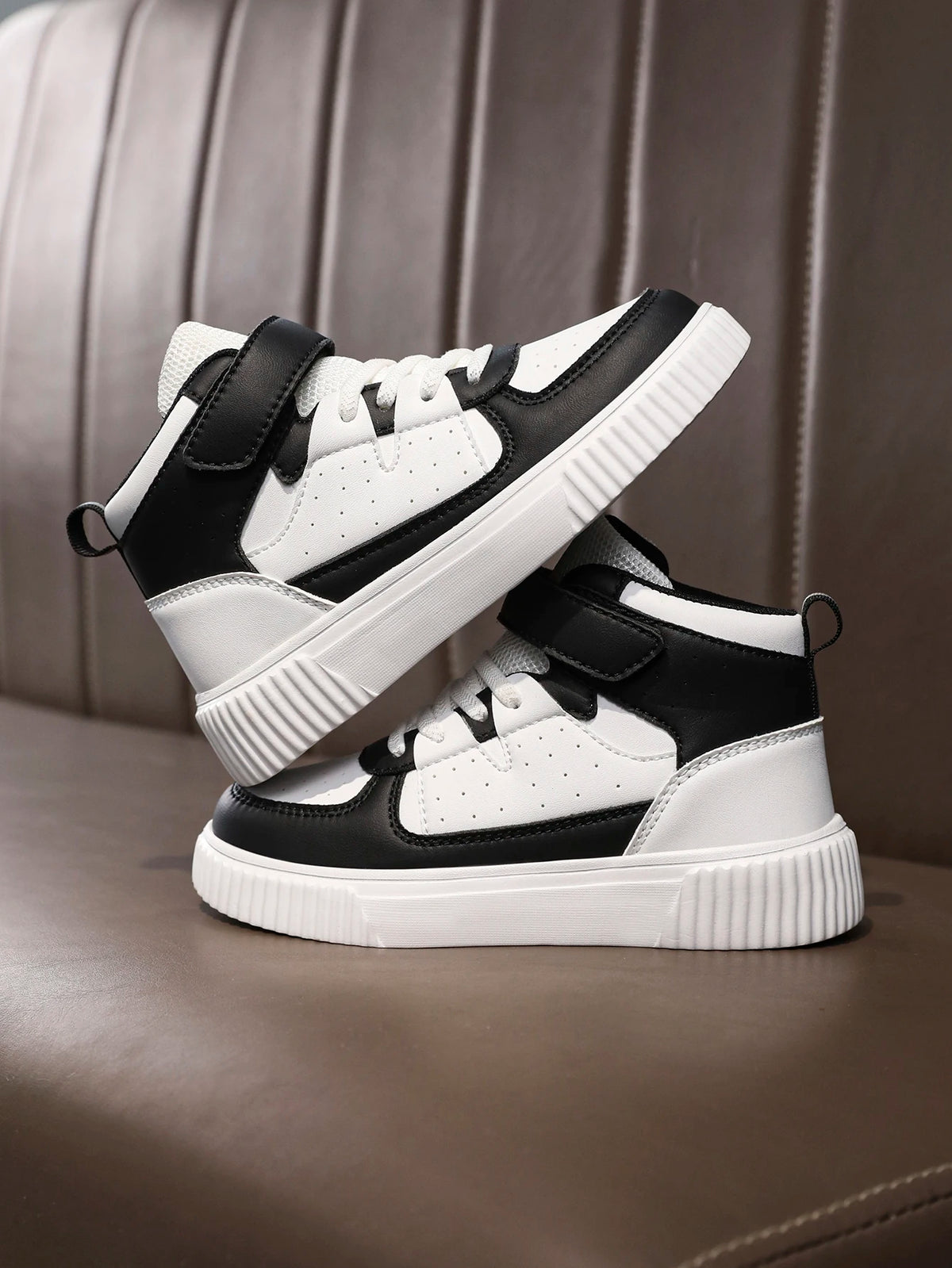Black and White Color Outdoor All-Match Casual Sneakers