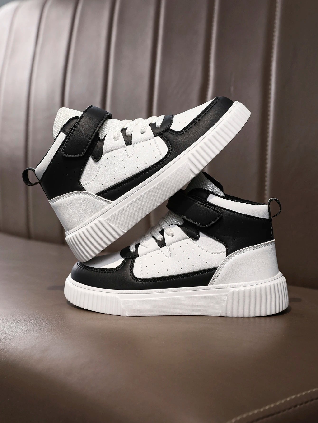 Black and White Color Outdoor All-Match Casual Sneakers