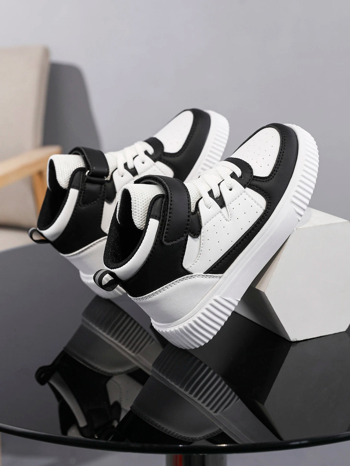 Black and White Color Outdoor All-Match Casual Sneakers