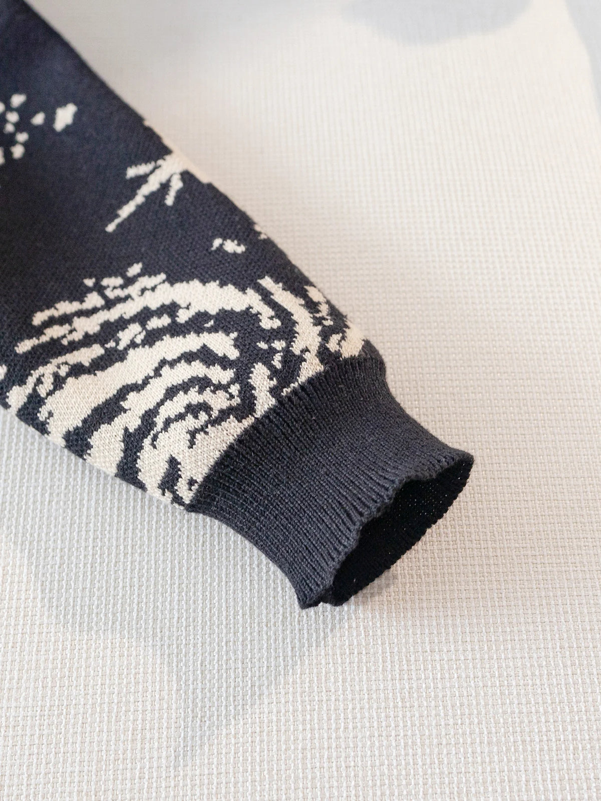 Boys' style vortex star pattern sweater