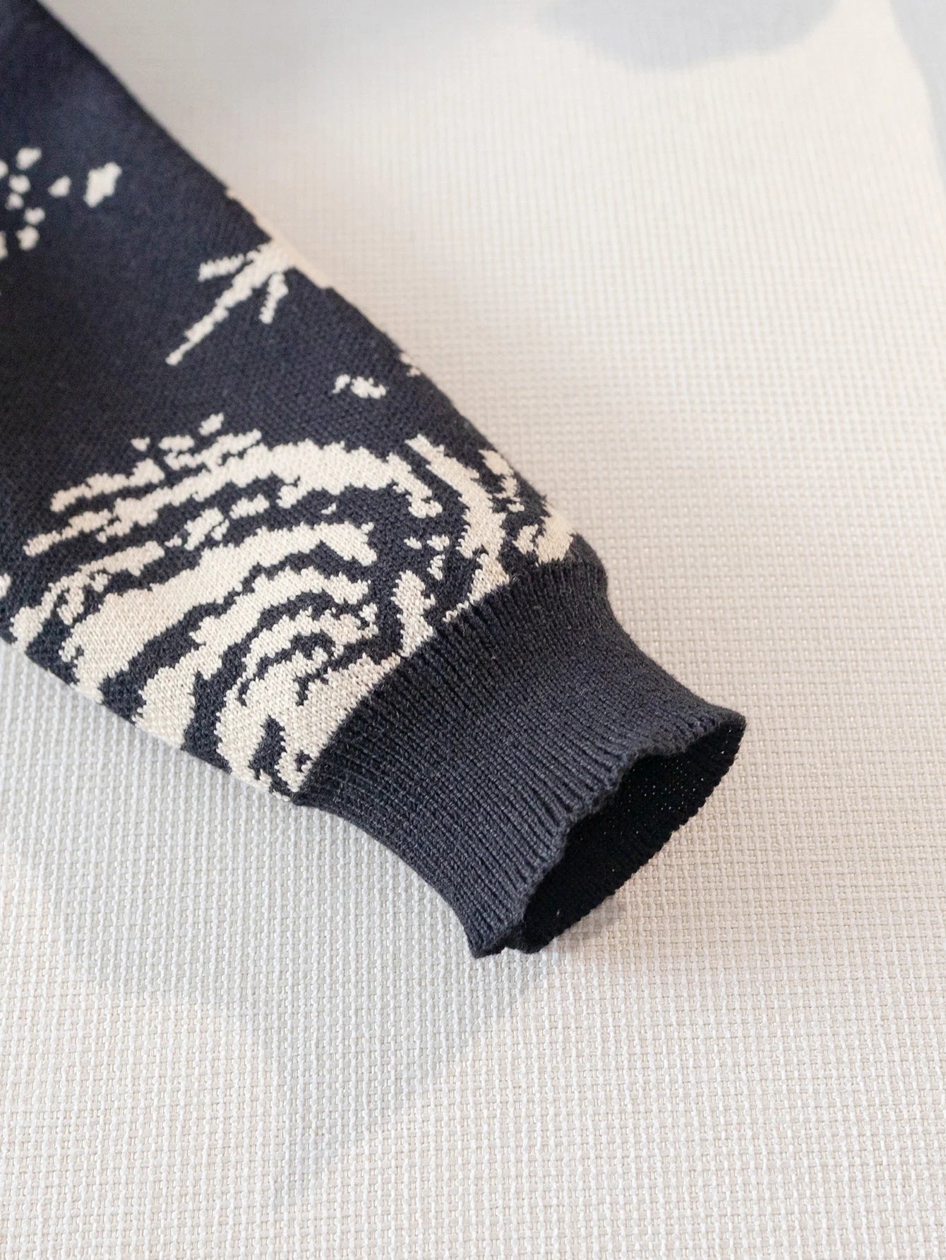 Boys' style vortex star pattern sweater