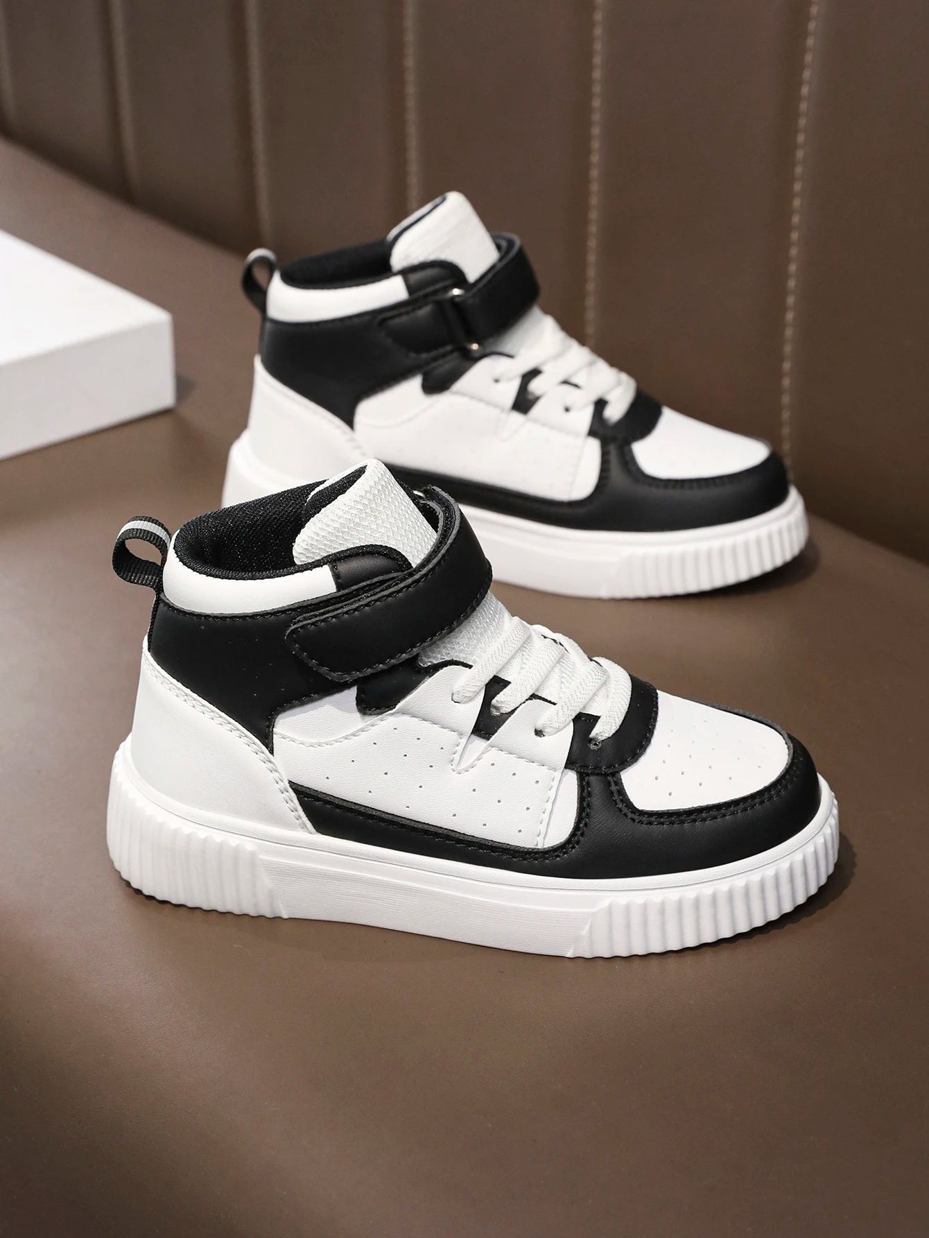 Black and White Color Outdoor All-Match Casual Sneakers