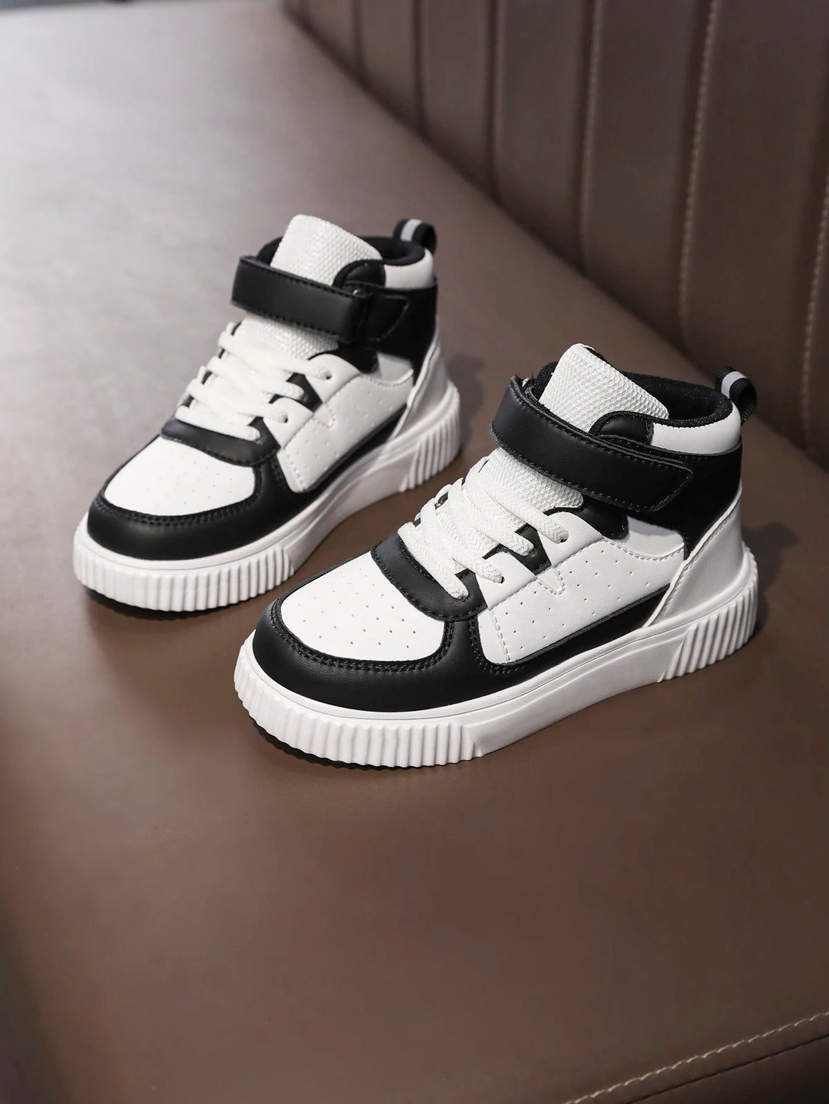 Black and White Color Outdoor All-Match Casual Sneakers
