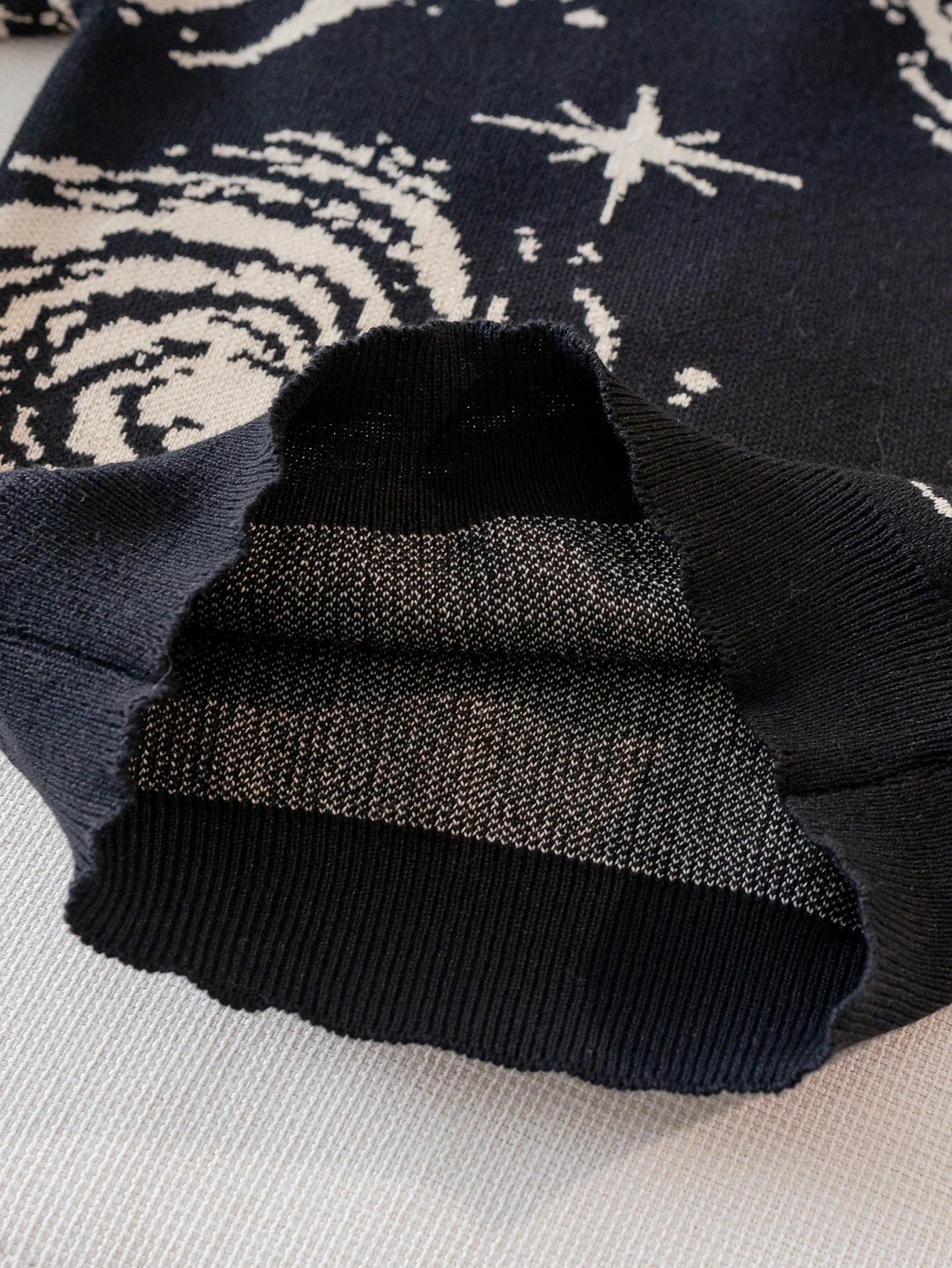 Boys' style vortex star pattern sweater