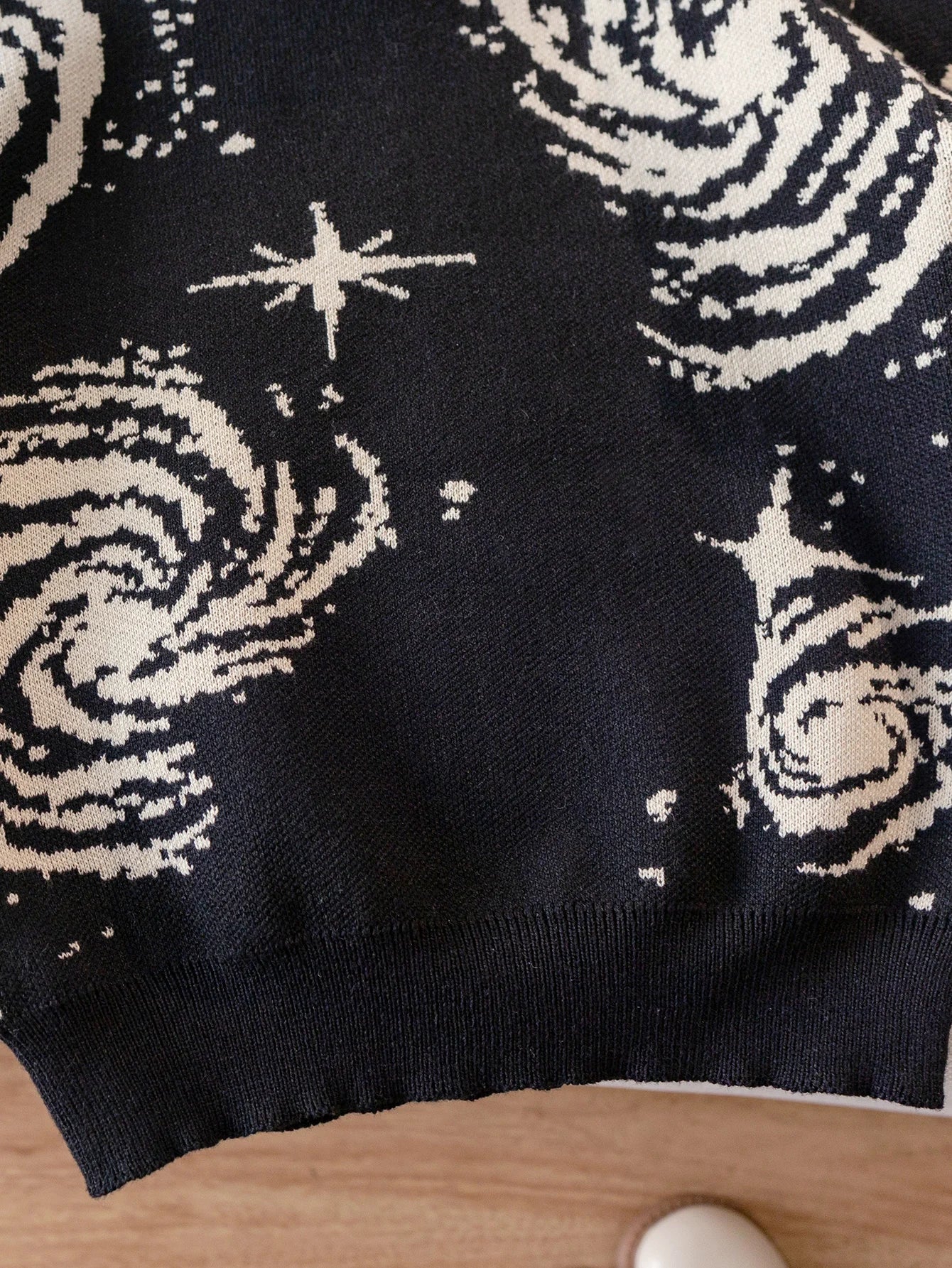 Boys' style vortex star pattern sweater